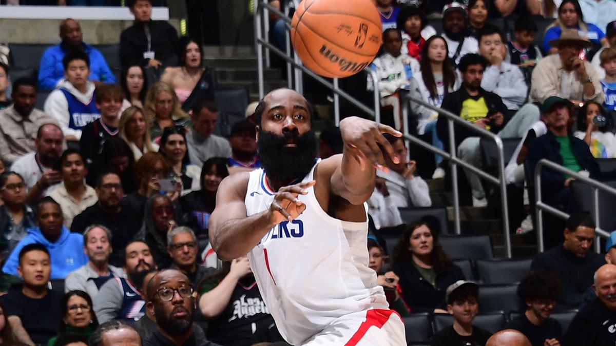 哈登数据全景：得分、助攻、效率与历史排名深度解析