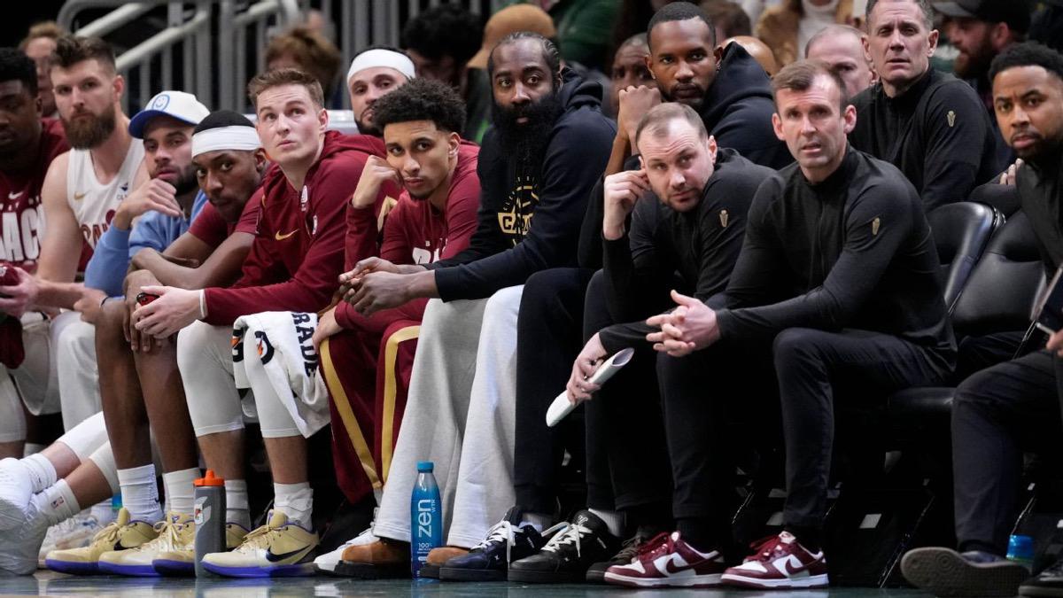 哈登骑士磨合期数据炸裂后遭拇指骨折：能否带伤冲击季后赛？